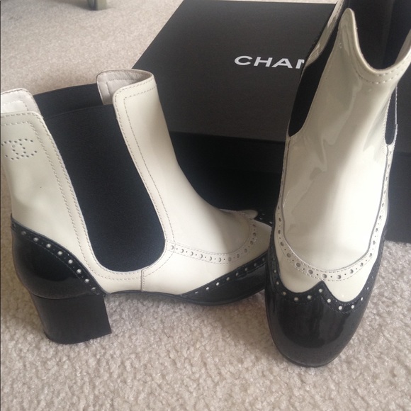 ‼️SOLD ‼️Authentic Chanel patent leather boots - Picture 3 of 8